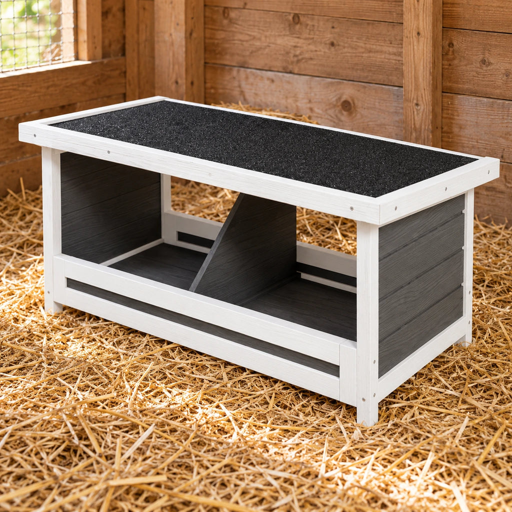 Pondoir pour Poules en Bois avec Toit en Asphalte – 66 cm — mise en situation